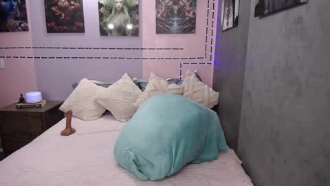 Lola online show from March 10, 7:18 pm