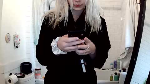 Lola Lixx online show from May 9, 3:36 pm