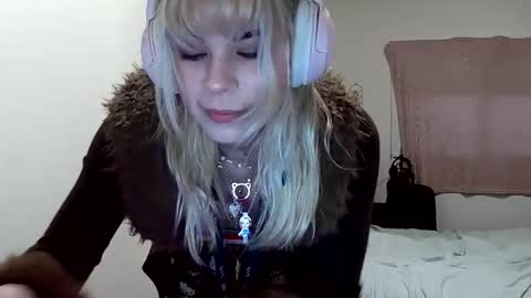 Lola Lixx online show from May 15, 11:51 pm