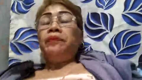 Snapshot of lolamommie chatting on February 9, 9:06 pm tey online show from February 9, 9:06 pm