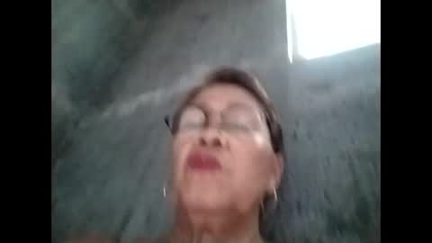 Snapshot of lolamommie chatting on October 20, 7:33 am tey online show from October 20, 7:33 am