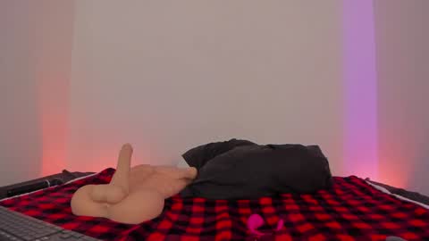 Lola online show from December 10, 9:00 pm