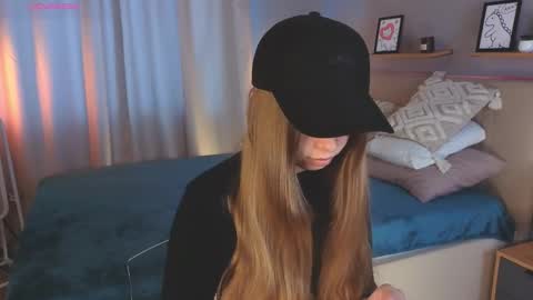 Lola online show from November 12, 8:12 am