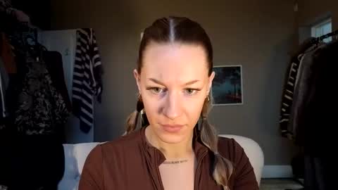 Em online show from January 9, 8:52 am