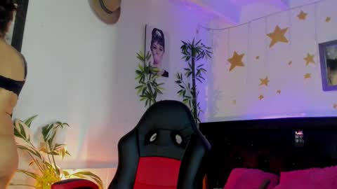 Jennifer  online show from February 19, 6:40 pm