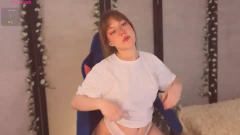 FloraIm new hereStreams 5 - 11 AM GMT 3 online show from July 28, 11:39 am
