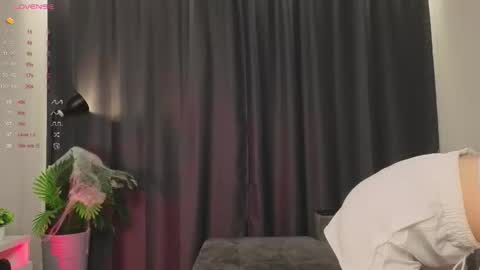 FloraIm new hereStreams 5 - 11 AM GMT 3 online show from November 2, 4:10 pm