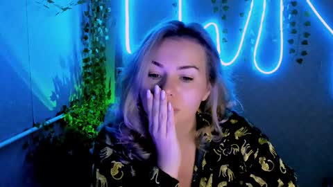 Lora online show from September 29, 2:38 am