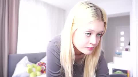 Lora online show from February 17, 7:40 am