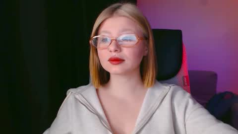 loraloveu online show from February 14, 7:12 pm