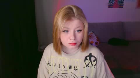 loraloveu online show from February 12, 7:02 am