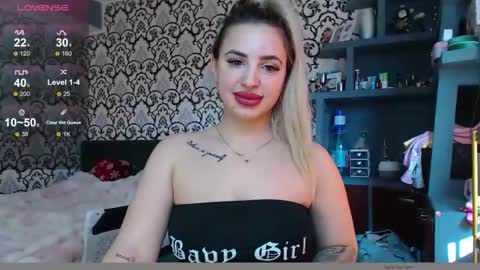 Queen LoraSinClare online show from March 25, 8:39 am