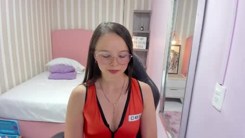 lorelaigiven online show from April 1, 12:39 pm