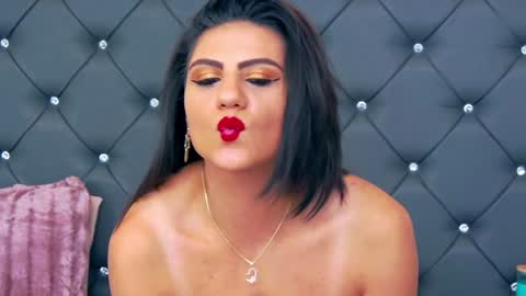 Lorenne Mays online show from January 18, 11:11 pm