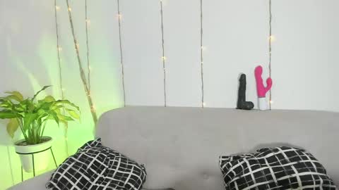 L O R E N online show from June 1, 4:09 pm