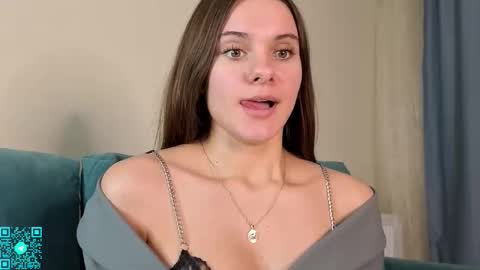 Snapshot of lorettadunnelli chatting on September 21, 6:39 pm Chloe for Fan BlackHole online show from September 21, 6:39 pm