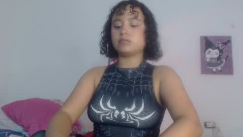 Snapshot of lou_cuteee chatting on February 16, 3:15 am lou_cuteee online show from February 16, 3:15 am