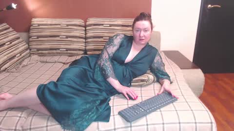 Snapshot of louise_lovee chatting on December 15, 12:17 pm Louise Love online show from December 15, 12:17 pm