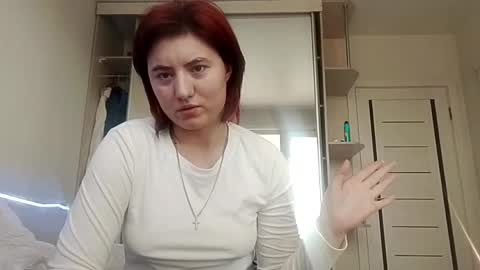 Ella online show from May 26, 9:19 am