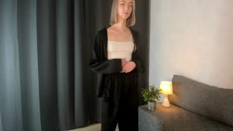 Leah online show from December 22, 1:55 am