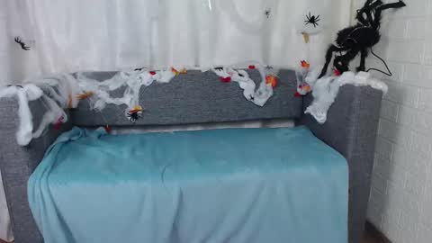 love bella  online show from October 18, 12:25 am