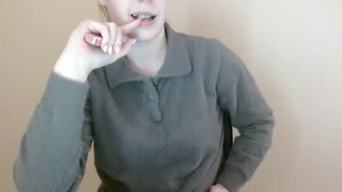 Vivian online show from April 8, 11:12 am