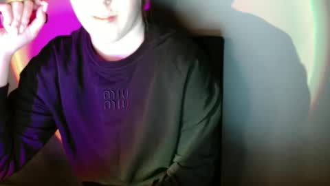 Vivian online show from February 6, 1:14 pm