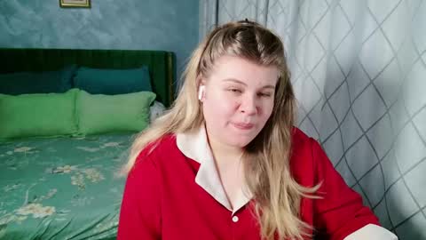 Snapshot of love_wiggy18 chatting on December 26, 12:49 pm Ally online show from December 26, 12:49 pm
