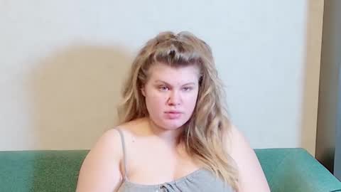 Snapshot of love_wiggy18 chatting on December 5, 2:22 pm Ally online show from December 5, 2:22 pm