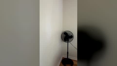 lovebugg25 online show from April 28, 5:06 pm