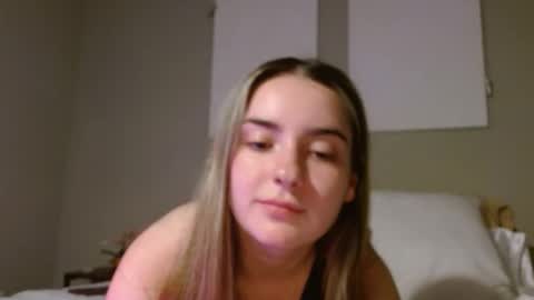 Olivia Rose online show from November 6, 3:01 am