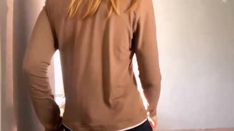 Ella online show from November 21, 6:59 am