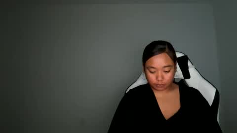Snapshot of lovellly_ chatting on February 20, 6:13 pm Love online show from February 20, 6:13 pm