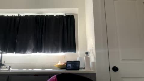 Snapshot of lovellly_ chatting on December 2, 5:13 pm Love online show from December 2, 5:13 pm