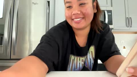 Snapshot of lovellly_ chatting on January 14, 6:38 pm Love online show from January 14, 6:38 pm