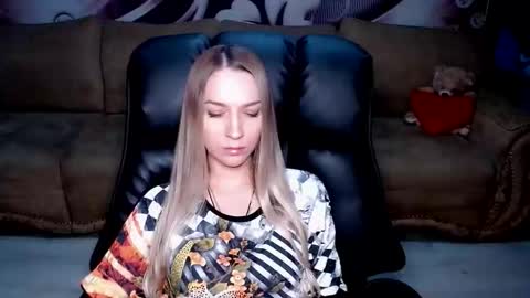 private open online show from October 19, 5:15 pm