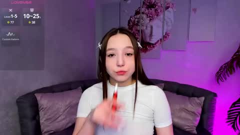 Snapshot of lovely_poppy chatting on March 7, 2:57 am Lolly online show from March 7, 2:57 am
