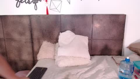 Snapshot of lovely_secret chatting on December 24, 6:06 pm Hi guys online show from December 24, 6:06 pm