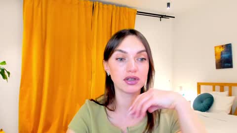 Snapshot of lovelyeemia chatting on December 13, 1:01 pm Mia online show from December 13, 1:01 pm