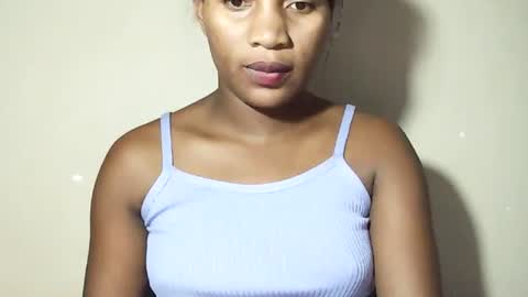 lovelylarra online show from May 16, 11:42 am