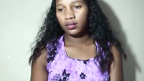 lovelylarra online show from May 14, 8:03 pm