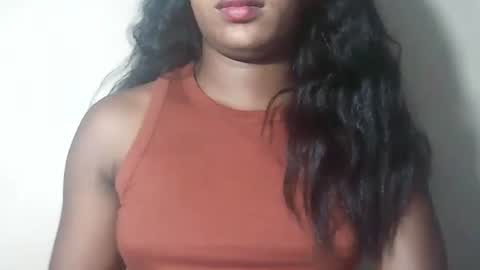 lovelylarra online show from April 5, 6:51 pm