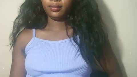 lovelylarra online show from March 28, 8:36 am