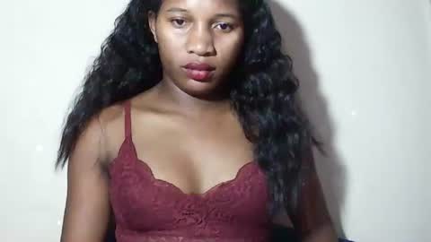 lovelylarra online show from May 31, 6:53 pm