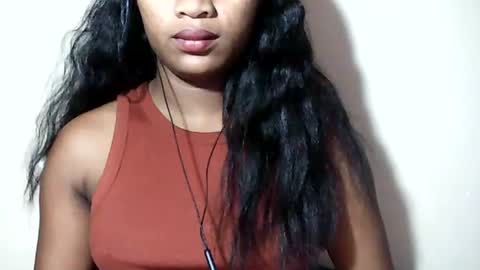 lovelylarra online show from July 25, 10:11 am
