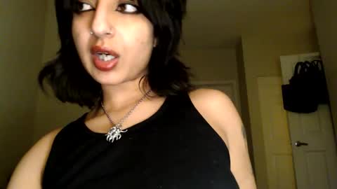 lovelyliliahxx online show from April 14, 7:52 am