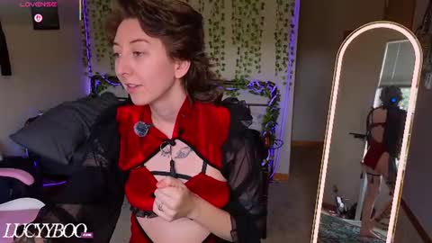lovelylittlelucyy online show from June 29, 9:47 pm