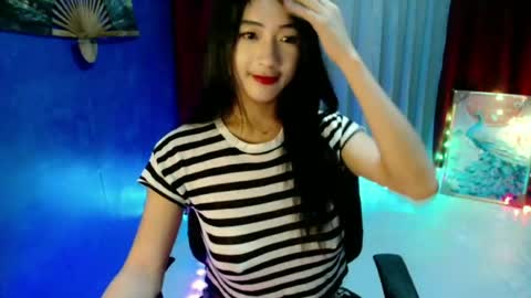 lovelypetite143 online show from June 19, 5:27 pm