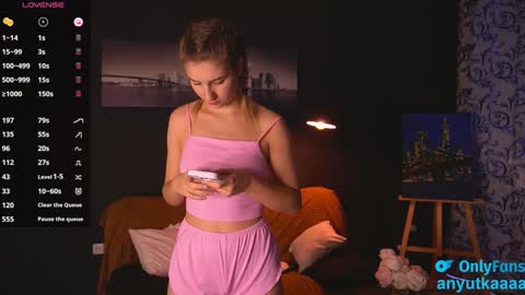 Snapshot of lovelyspacee chatting on January 24, 11:37 am Anna online show from January 24, 11:37 am