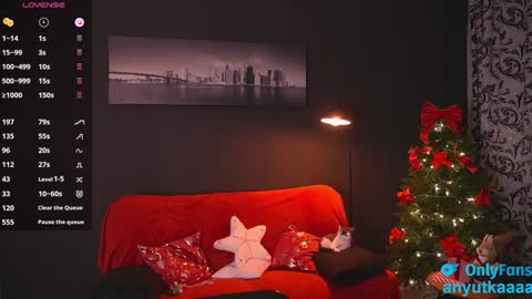 Snapshot of lovelyspacee chatting on December 24, 2:44 pm Anna online show from December 24, 2:44 pm